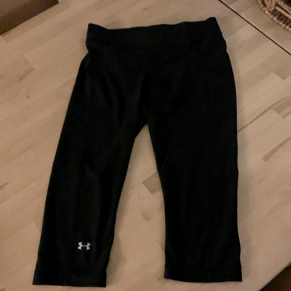 Under Armour black capris HeatGear leggings